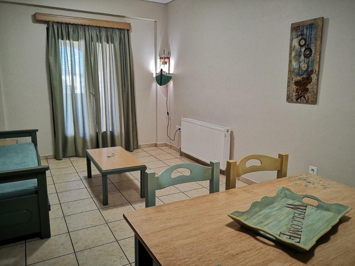Center Comfy Spetses Town